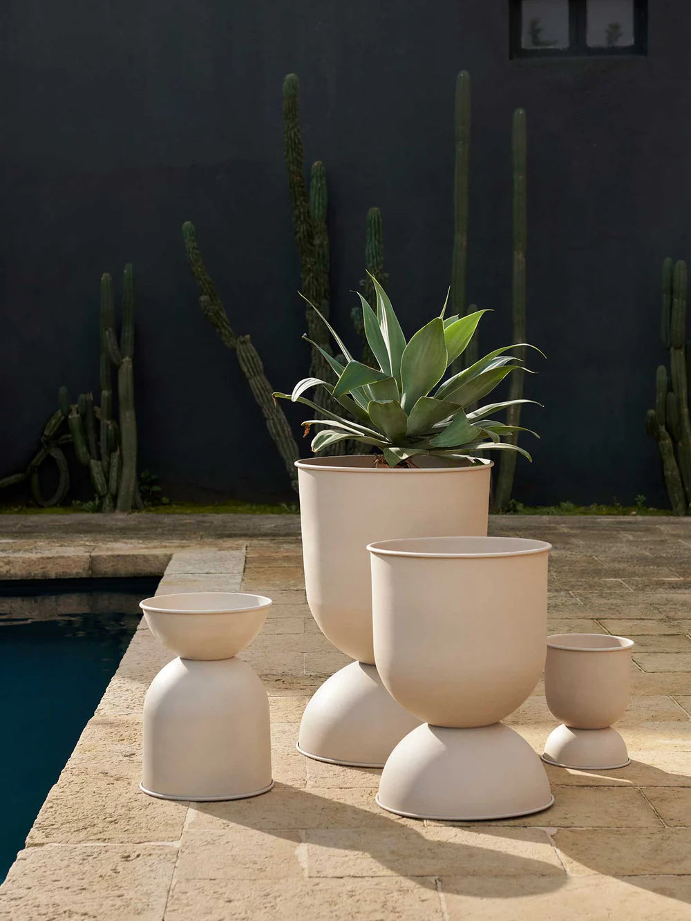 Hourglass Pot cashmere small