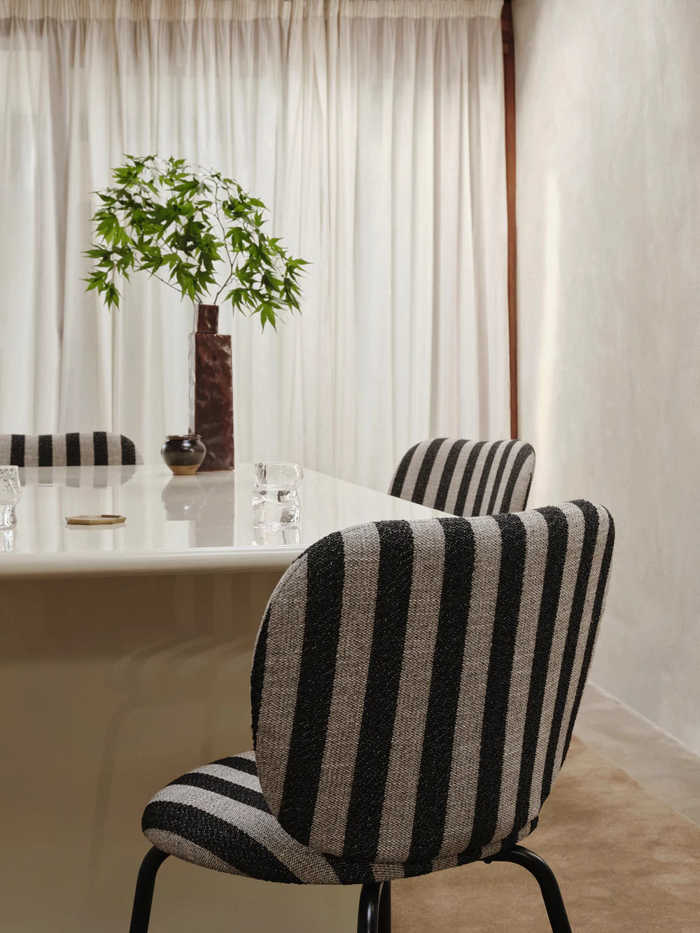 Ferm Living Rico Chair – Sand/Black Louisiana