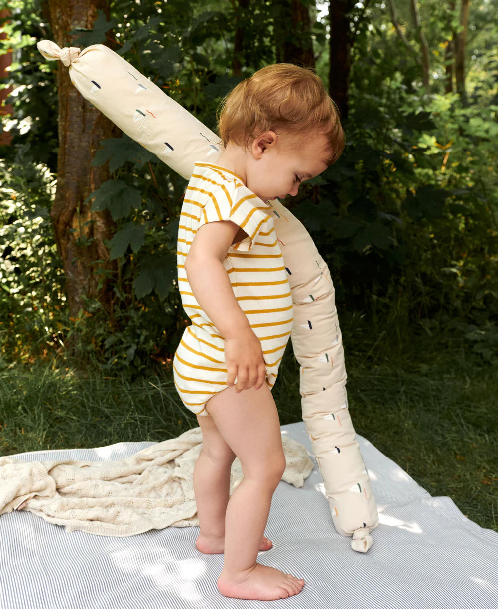 Dear April - Mira Bettschlange