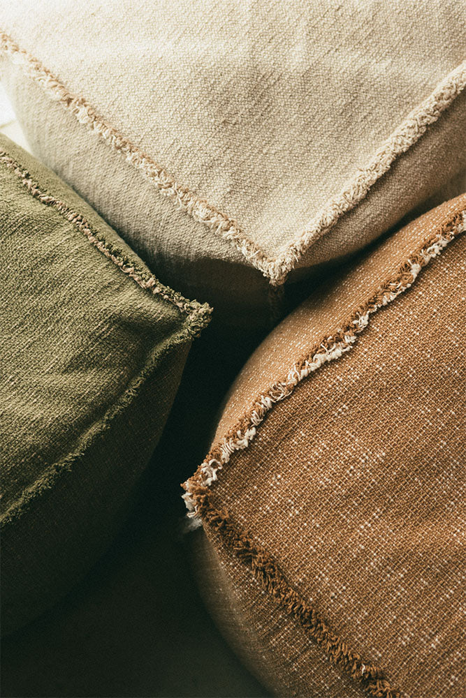 Lorena Canals Handgewebter Baumwollpouf – Khaki / Beige, 45 × 45 × 45 cm