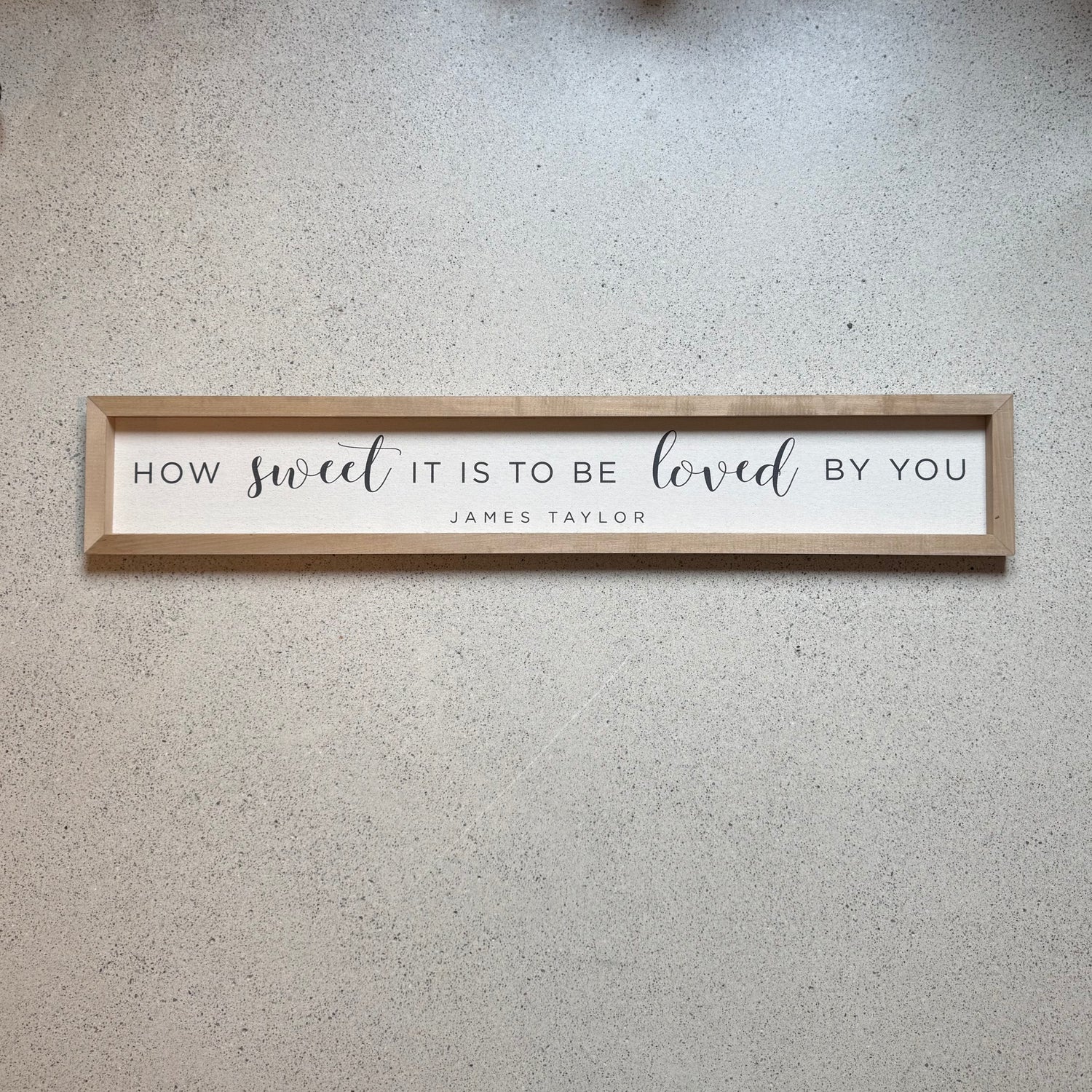 Everyday Signs – Extra breite Leinenschilder im Eichenholzrahmen (104 x 18 cm)
