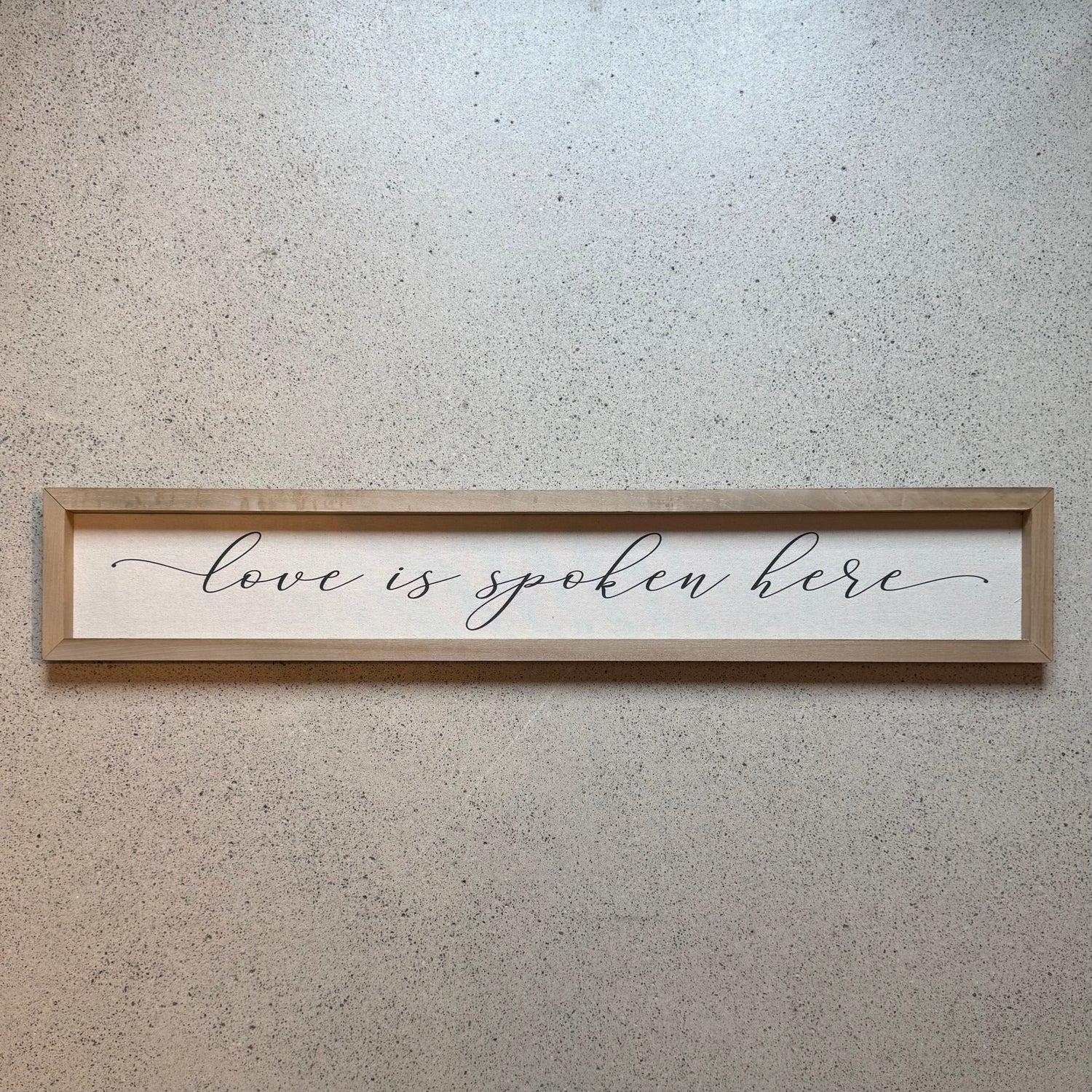 Everyday Signs – Extra breite Leinenschilder im Eichenholzrahmen (104 x 18 cm)