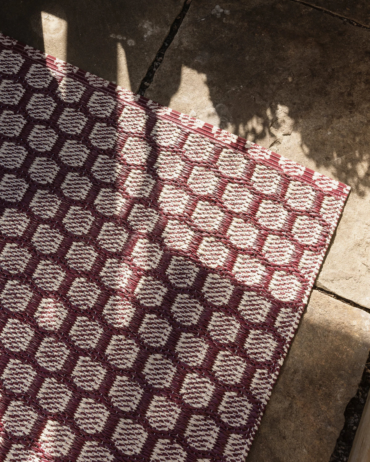 Pappelina MIMI Kleiner Teppich – Burgundy 70 × 50 cm