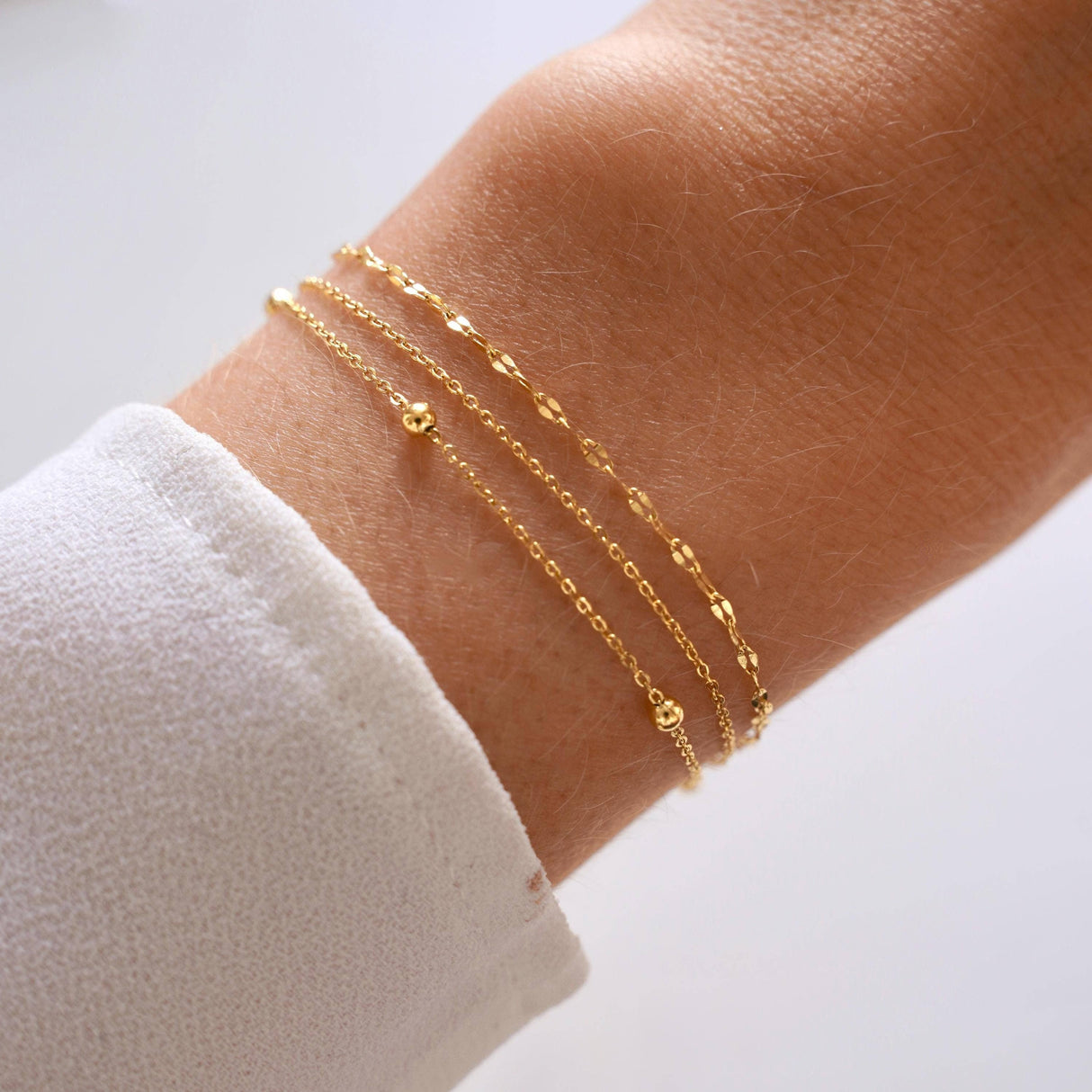 Victoire Collection Mehrreihiges Armband mit drei Ketten – Gold