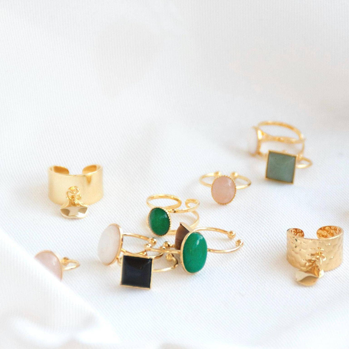 Victoire Collection Damenring mit weißem Perlmutt – Vergoldet