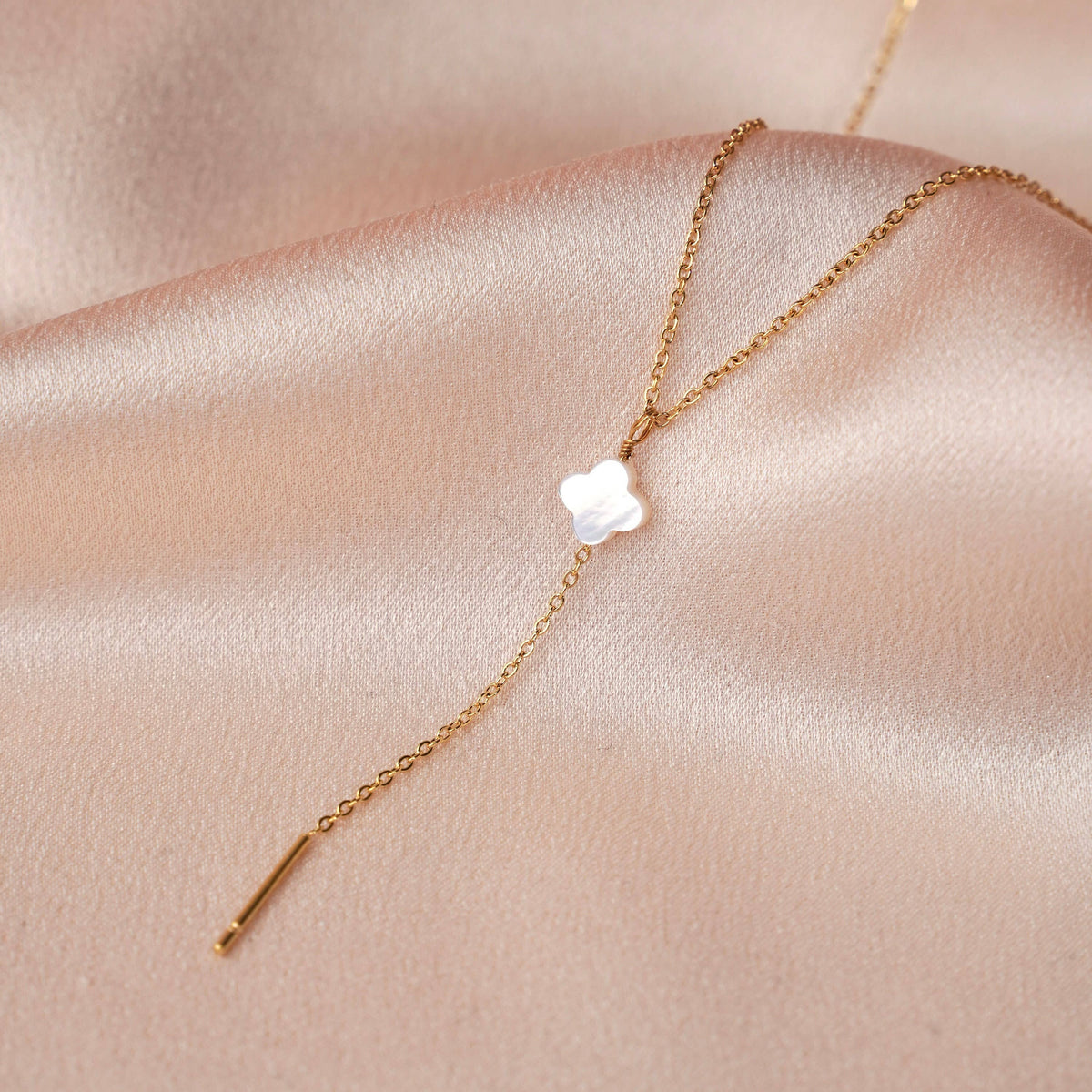 Victoire Collection Halskette mit Kleeblatt aus Perlmutt – Gold