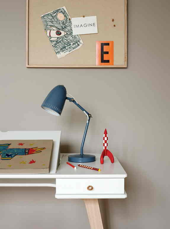 Oliver Furniture Wood Schreibtisch 72.6 und Armlehnstuhl Kinderzimmer Möbel 041009