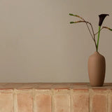 Blomus CEOLA Vase – Indian Tan – 25 cm