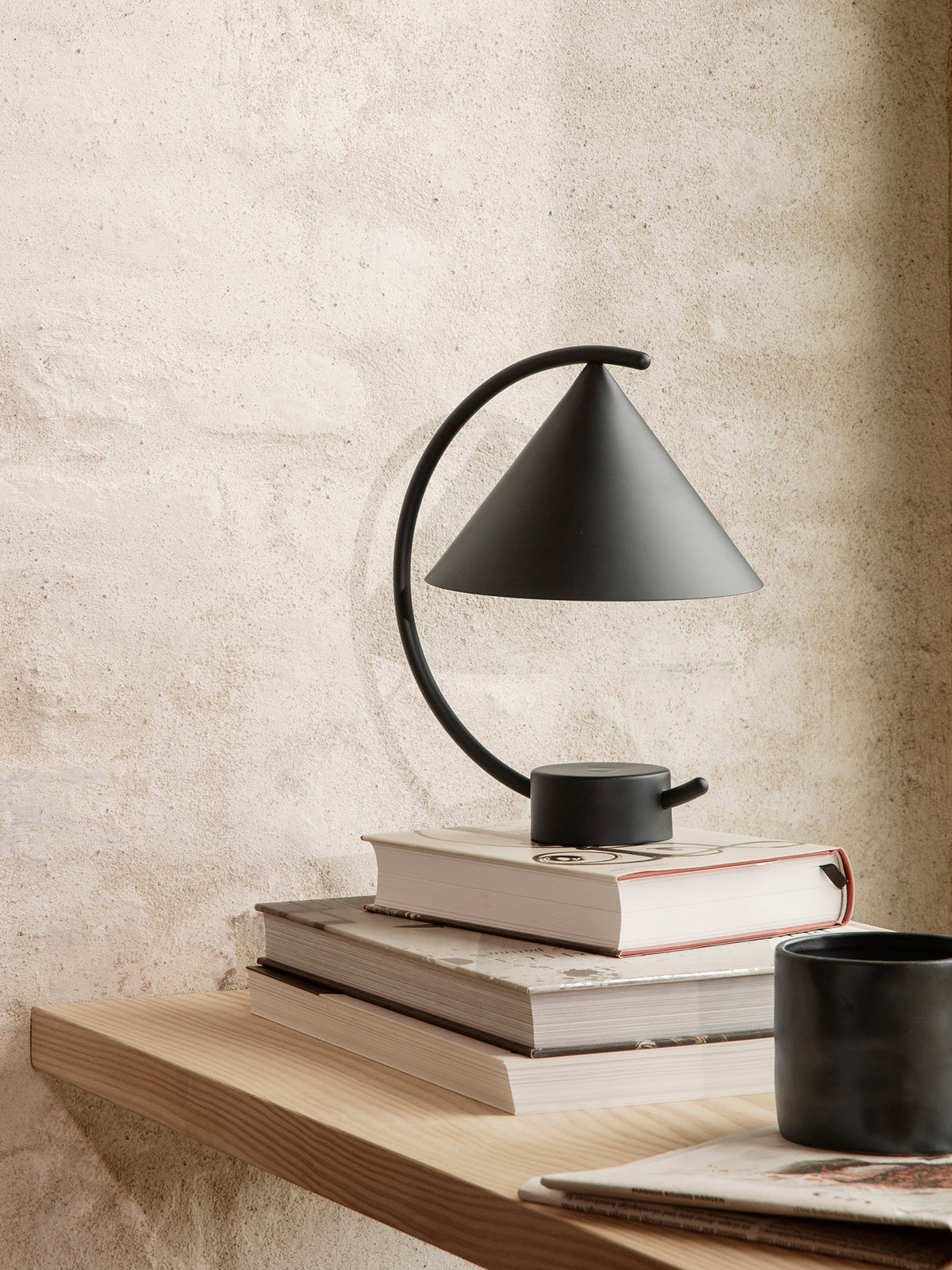 Ferm Living Meridian Tragbare LED-Lampe – Schwarz