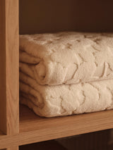 Ferm Living Cilla Badetuch – Cremeweiß, 70 × 140 cm