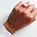 Victoire Collection Damenring mit weißem Perlmutt – Vergoldet