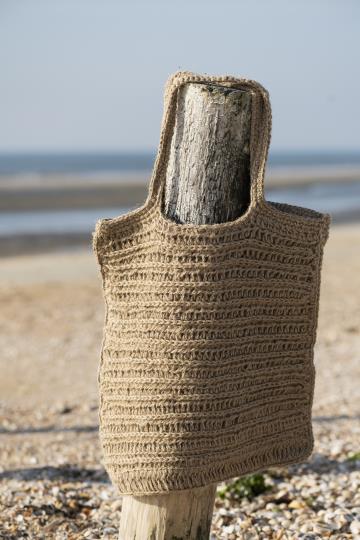 Gehäkelte Tasche Jute, naturfarbenes gestreiftes Häkelmuster