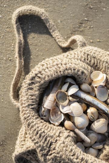 Gehäkelte Tasche Jute, naturfarbenes gestreiftes Häkelmuster