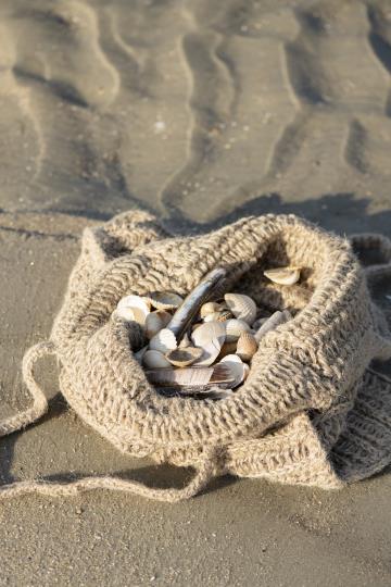 Gehäkelte Tasche Jute, naturfarbenes gestreiftes Häkelmuster