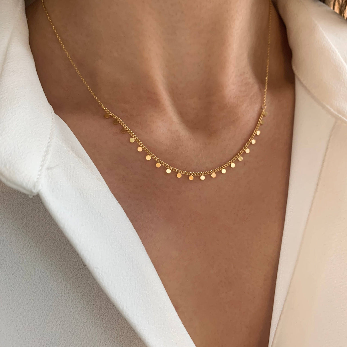 Victoire Collection Halskette mit kleinen runden Anhängern – Gold