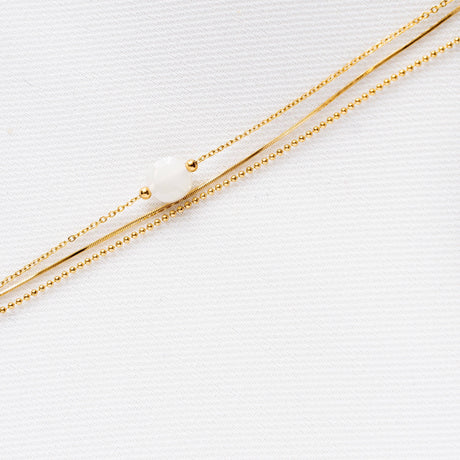 Victoire Collection Dreifach-Armband mit weißem Achat – Gold
