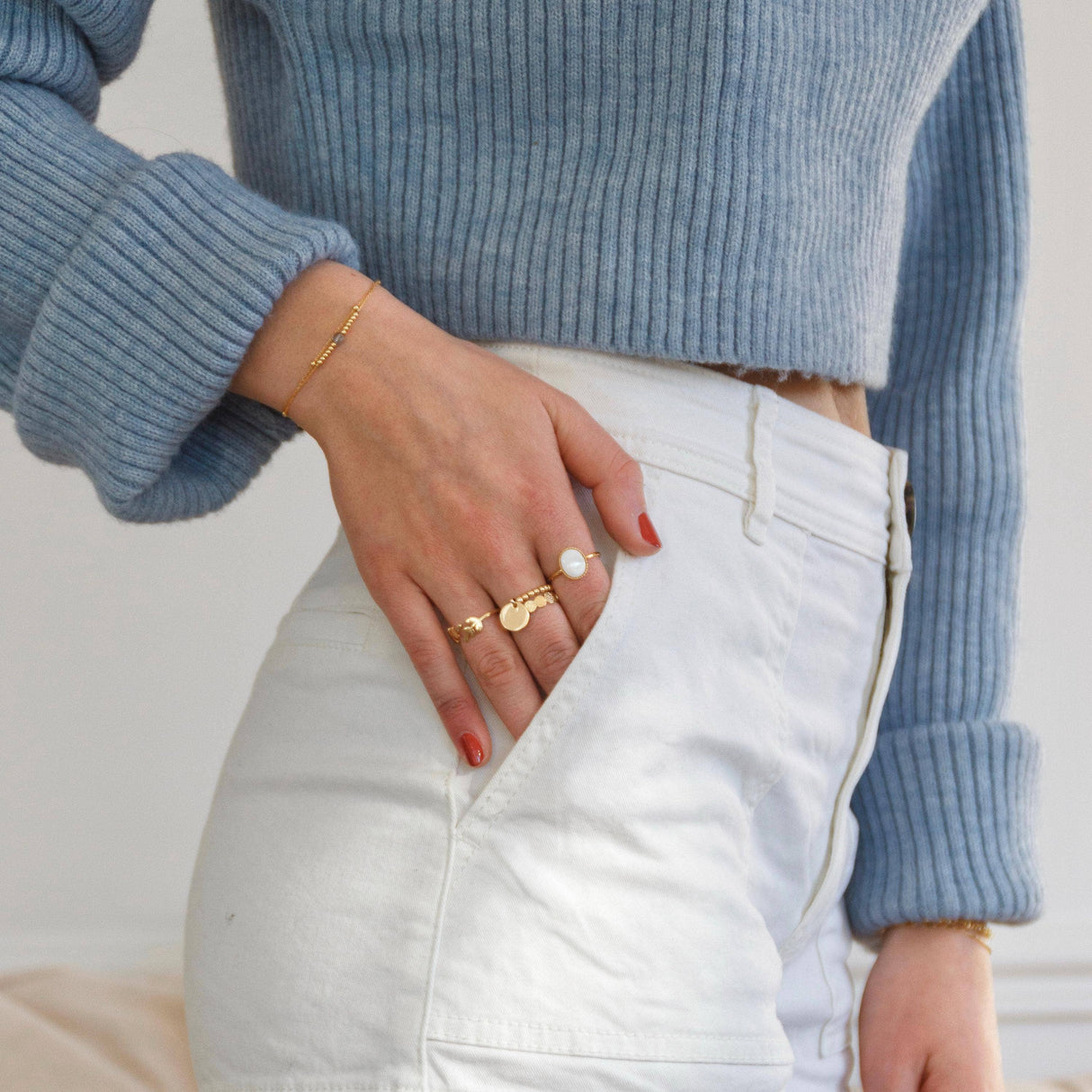 Victoire Collection Damenring mit weißem Perlmutt – Vergoldet