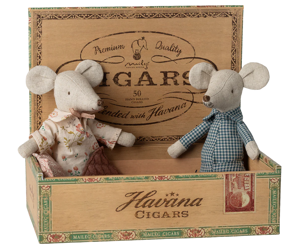 Maileg - Oma & Opa Maus in Zigarrenschachtel