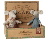 Maileg - Oma & Opa Maus in Zigarrenschachtel