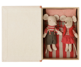 Maileg Weihnachts-Zwillingsmäuse – kleine Schwester und Bruder im Buch