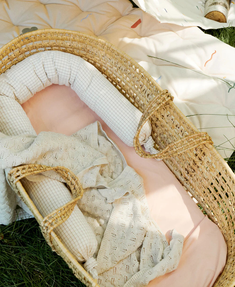 Dear April - Mira Bettschlange