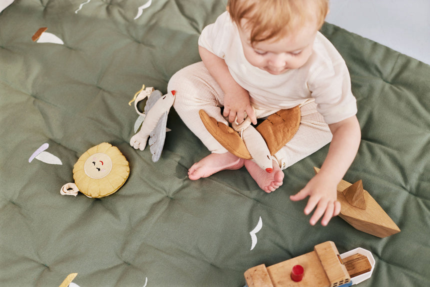 Embroidered play mattress Songbirds