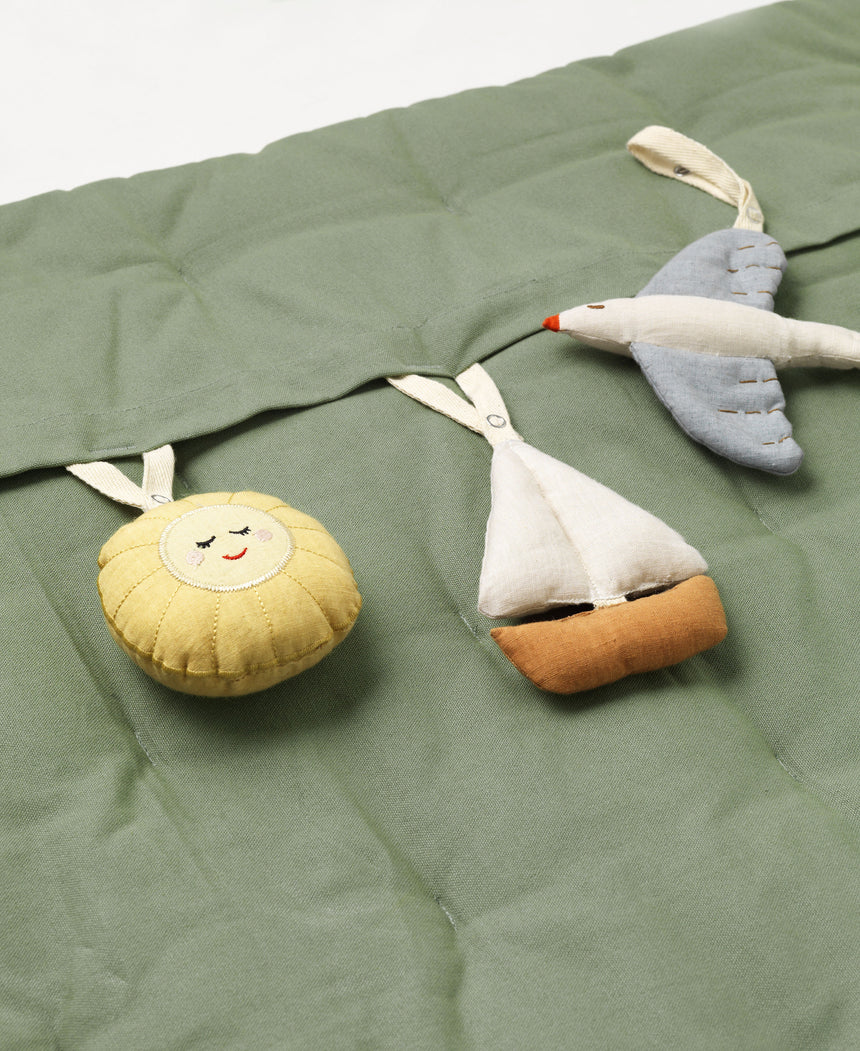 Embroidered play mattress Songbirds