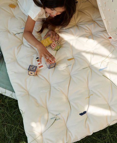 Embroidered play mattress Songbirds