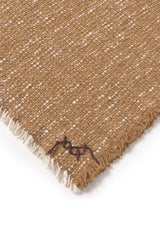 Lorena Canals Handgewebte Baumwolldecke – Ocker / Natural, 130 × 180 cm
