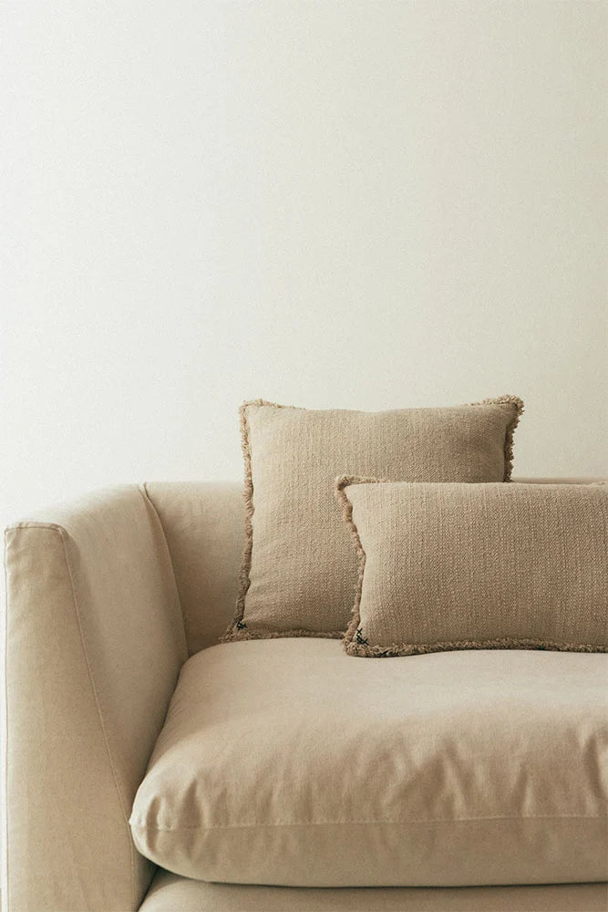 Lorena Canals Handgewebtes Baumwollkissen – Natural / Beige, 45 × 45 cm