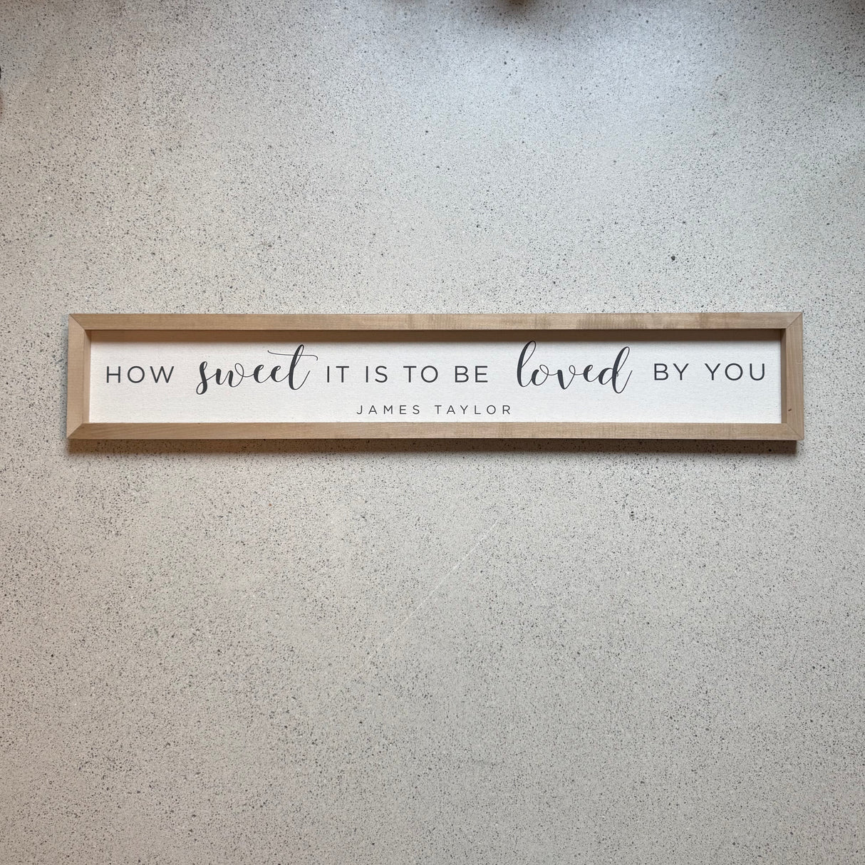 Everyday Signs – Extra breite Leinenschilder im Eichenholzrahmen (104 x 18 cm)