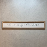 Everyday Signs – Extra breite Leinenschilder im Eichenholzrahmen (104 x 18 cm)