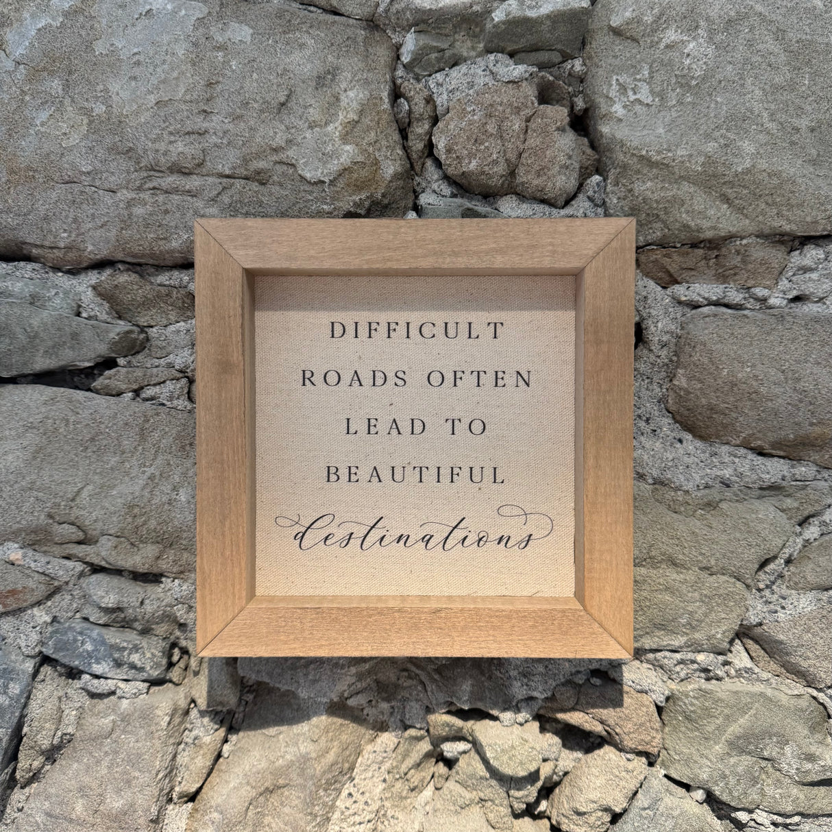 Everyday Signs – Quadratische Leinenschilder im Eichenholzrahmen (20 x 20 cm)