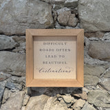 Everyday Signs – Quadratische Leinenschilder im Eichenholzrahmen (20 x 20 cm)