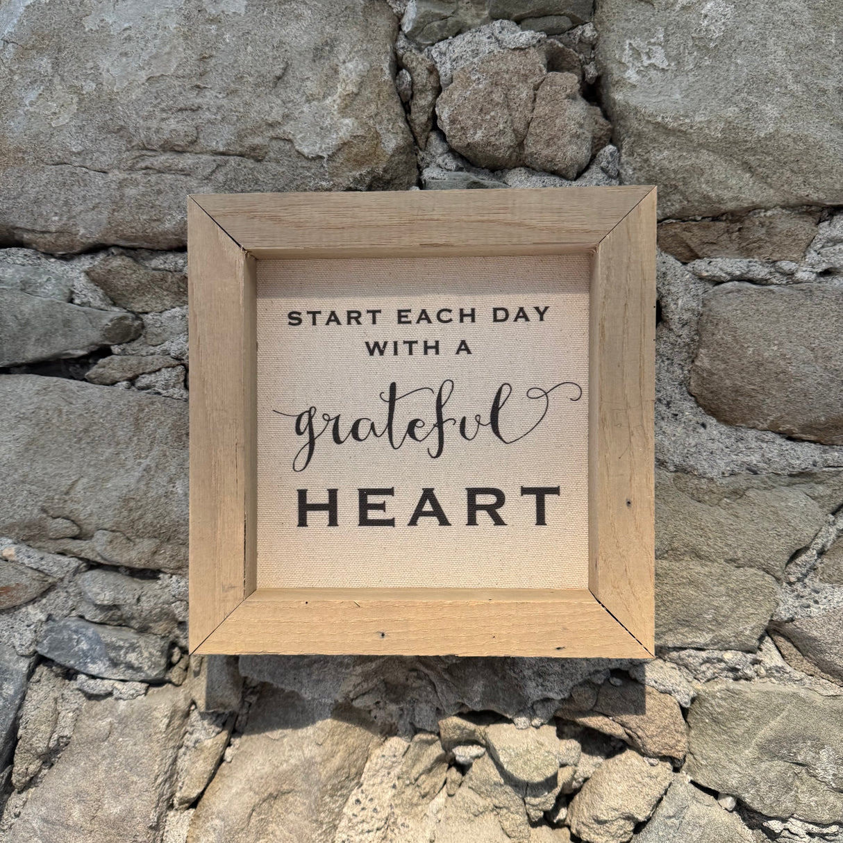Everyday Signs – Quadratische Leinenschilder im Eichenholzrahmen (20 x 20 cm)