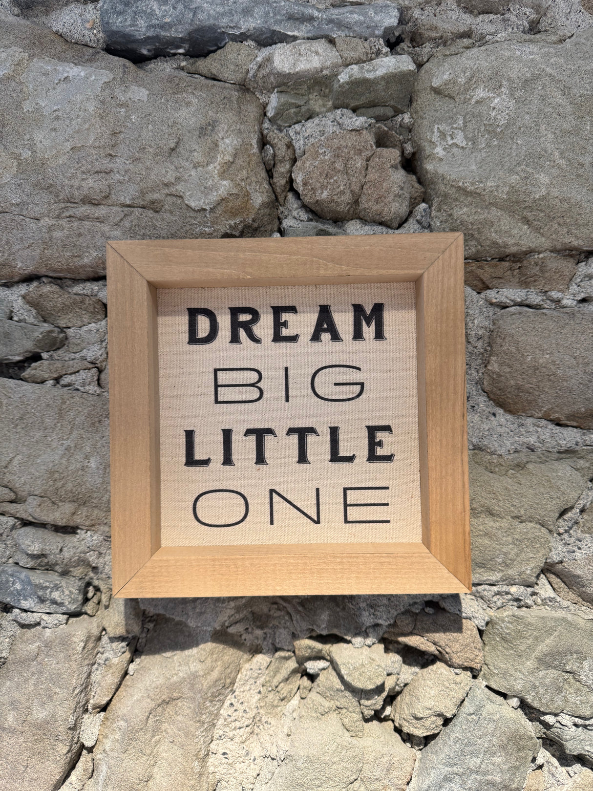 Everyday Signs – Quadratische Leinenschilder im Eichenholzrahmen (20 x 20 cm)