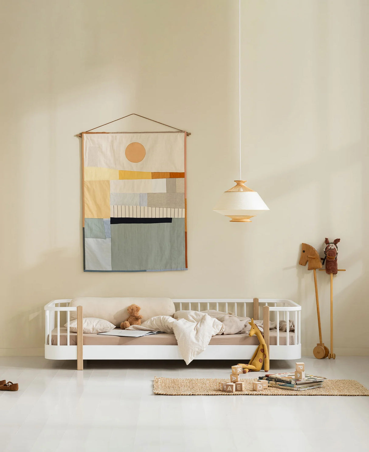 Oliver Furniture - Wood Original Bodenbett, weiss/Eiche