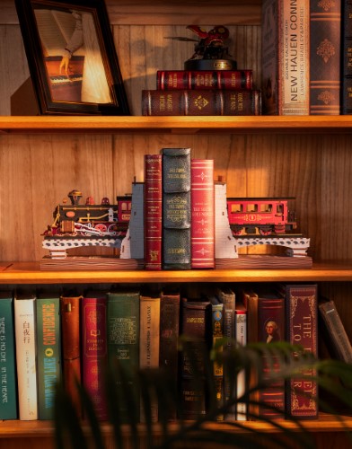Holzbausatz "Century Train" – Bücherstütze