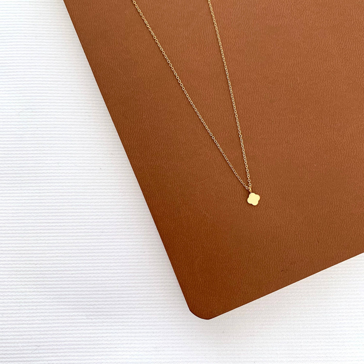 Victoire Collection Halskette mit kleinem Kleeblatt – Gold