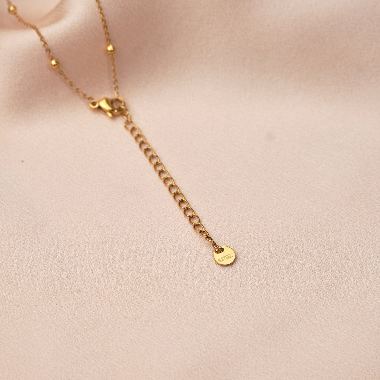 Victoire Collection Halskette mit rundem Anhänger – Edelstahl