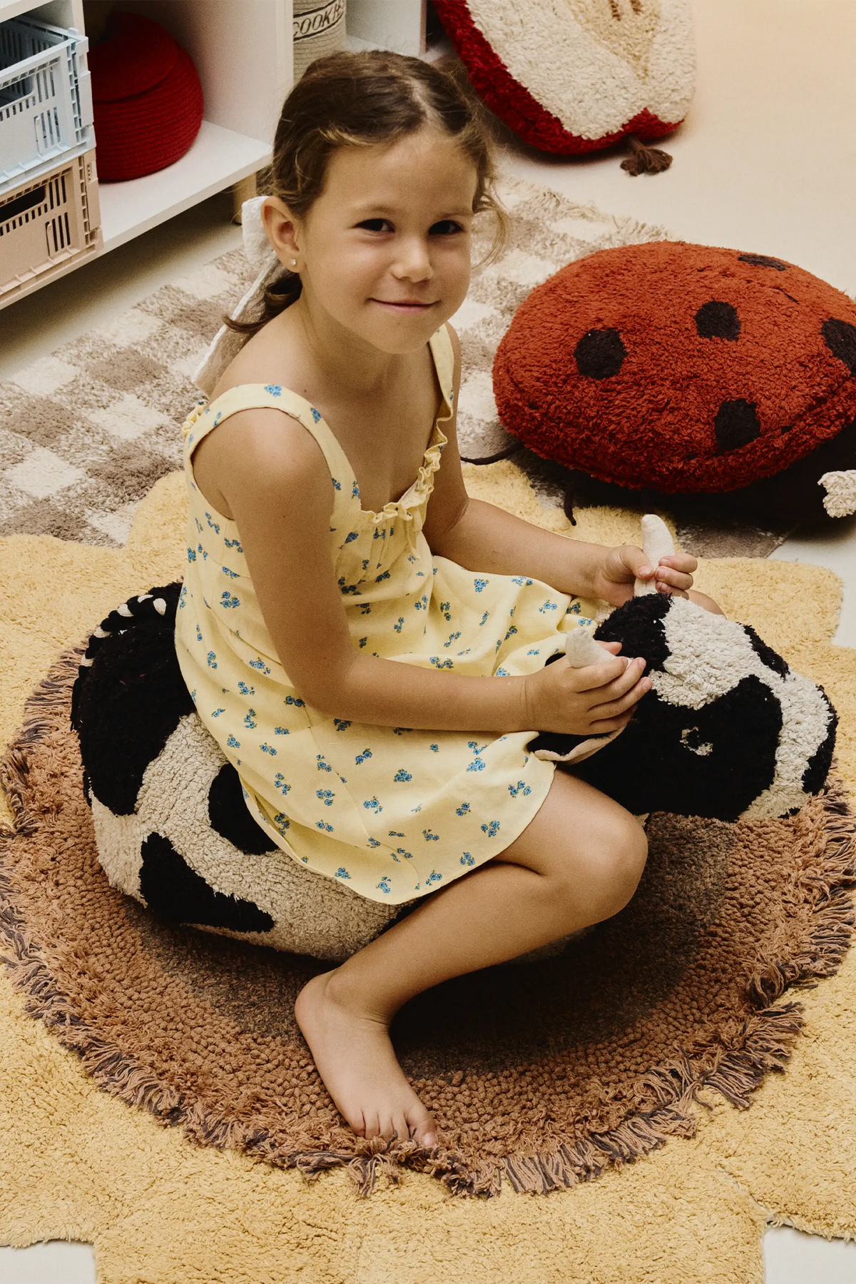 Lorena Canals Kinderpouf Lola the Cow – Kuh-Pouf, 60 × 40 cm