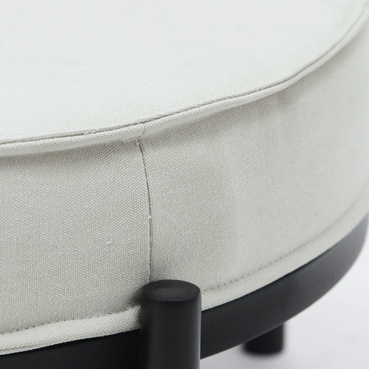 Der sandfarbene Hocker Coton von House Doctor 