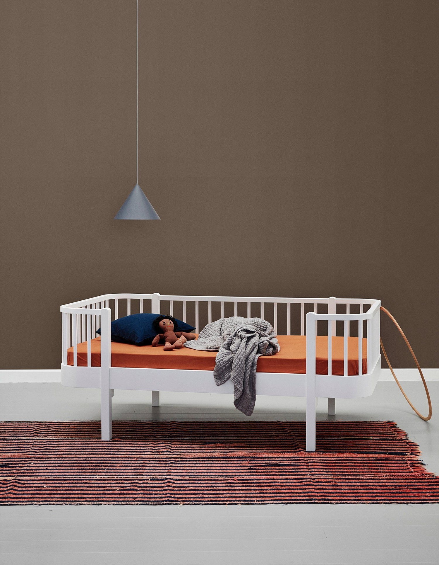 Oliver Furniture Wood Collection Junior Bettsofa weiss