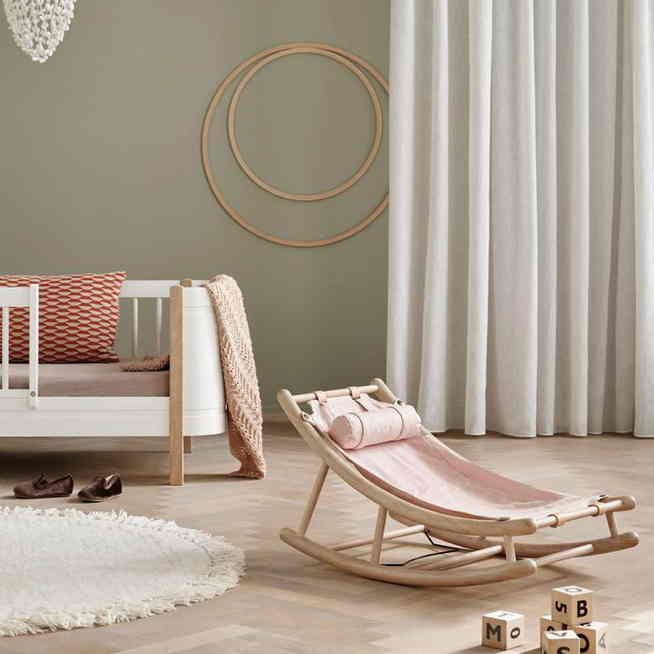 Oliver Furniture Wood Baby und Kleinkindwippe Eiche Rosa Kinderzimmer Kinderzimmermöbel Babyroom