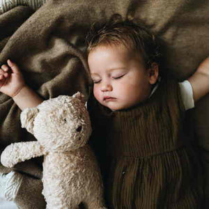 Moonie Organic Bear Sand Kuschelbär das clevere Kuscheltier für Ihr Baby, als Nachtlicht und mit Herzschlag Geräusch